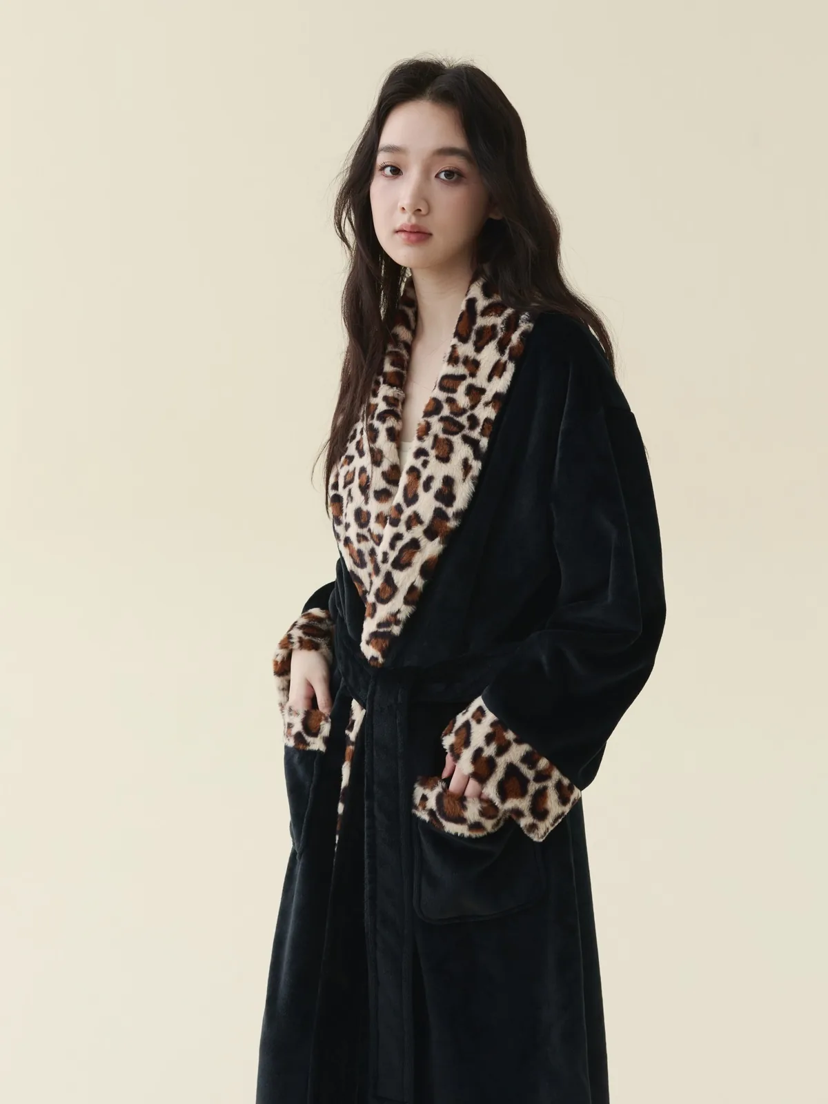 Noir Leopard-Trim Robe, detail 4