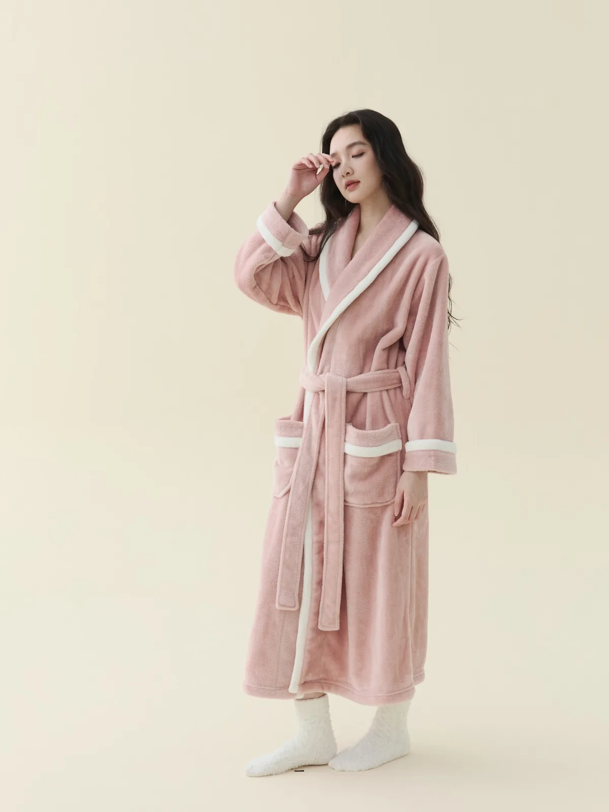 Blush Teddy-Plush Shawl Robe, detail 3