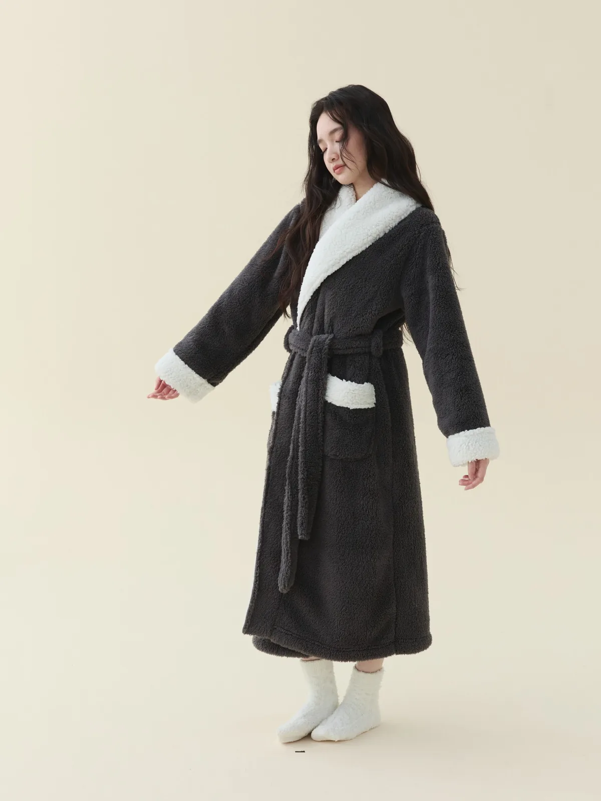 Charcoal Contrast-Collar Robe, detail 3